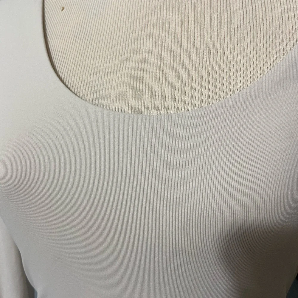 Aritzia Babaton Contour Scoopneck Longsleeve - Picture 8 of 8